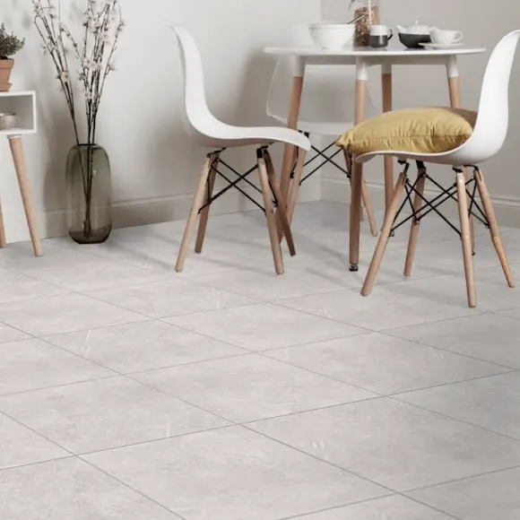 დიდი ფორმატის ფილების დაგება იატაკზე