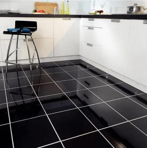 აბაზანის კედლის მოპირკეთება კერამიკული ფილით